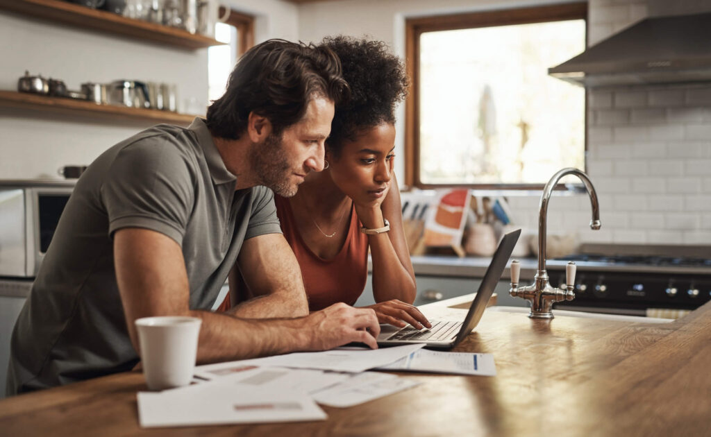 Learn the most unmistakable features of a profitable rental property California couple searches online for the perfect house with the most desired features for an investment property
